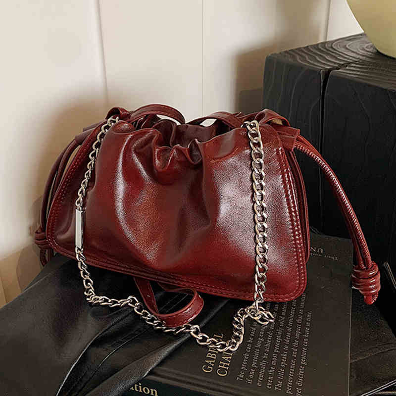Trendy Soft Leather Chain Crossbody Bag for Women Winter Classic Coffee Commuter Shoulder Bag Lady Pleated Handbags