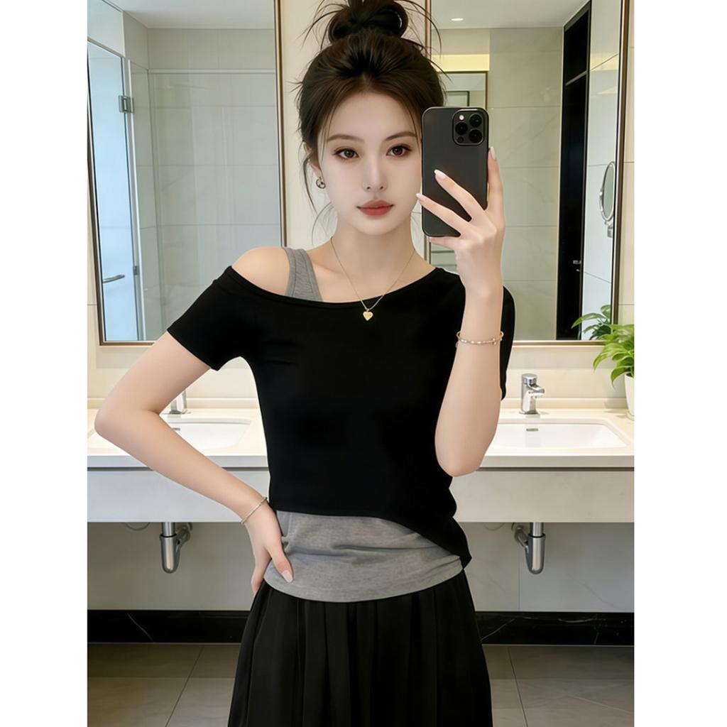 Off-the-shoulder Fake Two-piece Short-sleeved T-shirt Women's Clothing Spring and Summer New Design Sense Diagonal Shoulder Wear, Thin Clothes