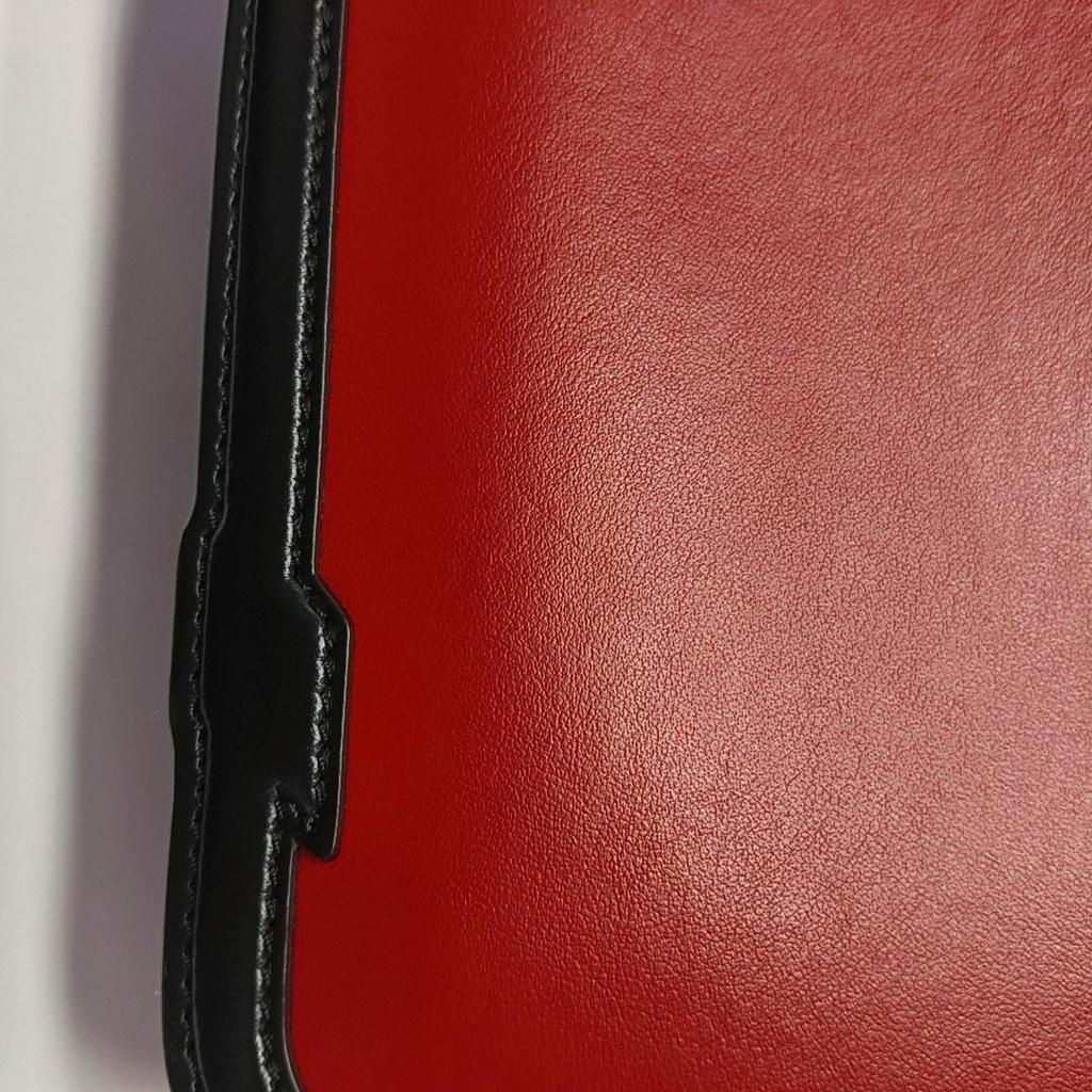 [Pre-Owned] Tb Small Red Leather Shoulder Bag With Gold Hardware - Very Good #N7WZMS