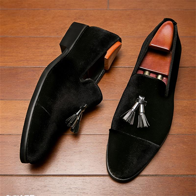 New Arrival Fashion Pointed Velvet Tassels Shoes For Men Designer Casual Loafers Formal Dress Footwear Sapatos Tenis Masculino