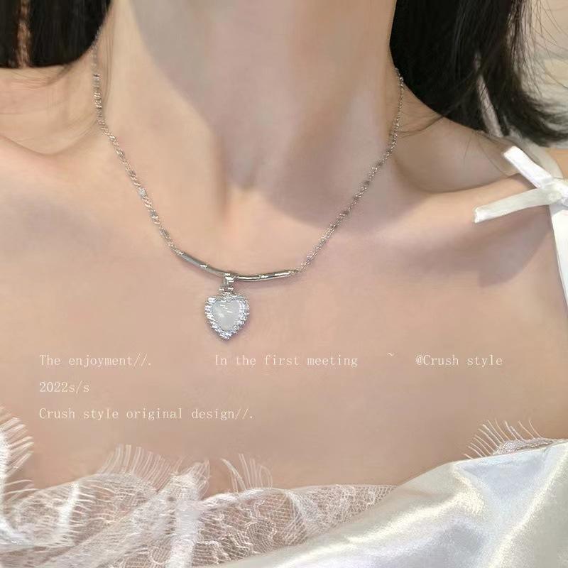 Spice girl style love zircon necklace women's light luxury high-end design sense niche collarbone chain Internet celebrity sweet 