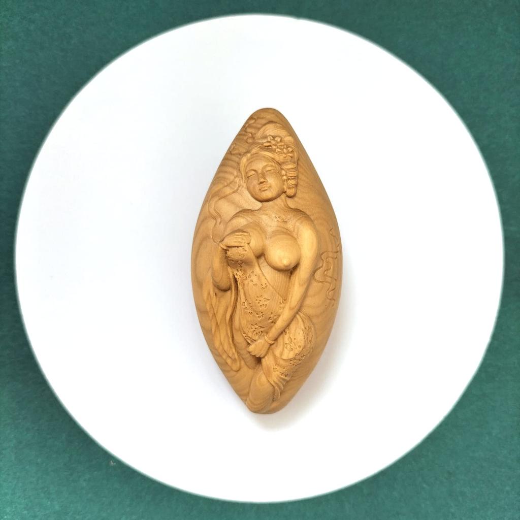 Holz geschnitzte Buddha-Statue Niedliche Sieben Glücksgötter Benzaiten Buchsbaum Herzförmige Drachenfigur Amulett Amulett Feng Shui Artikel Glück 7cm x Breite