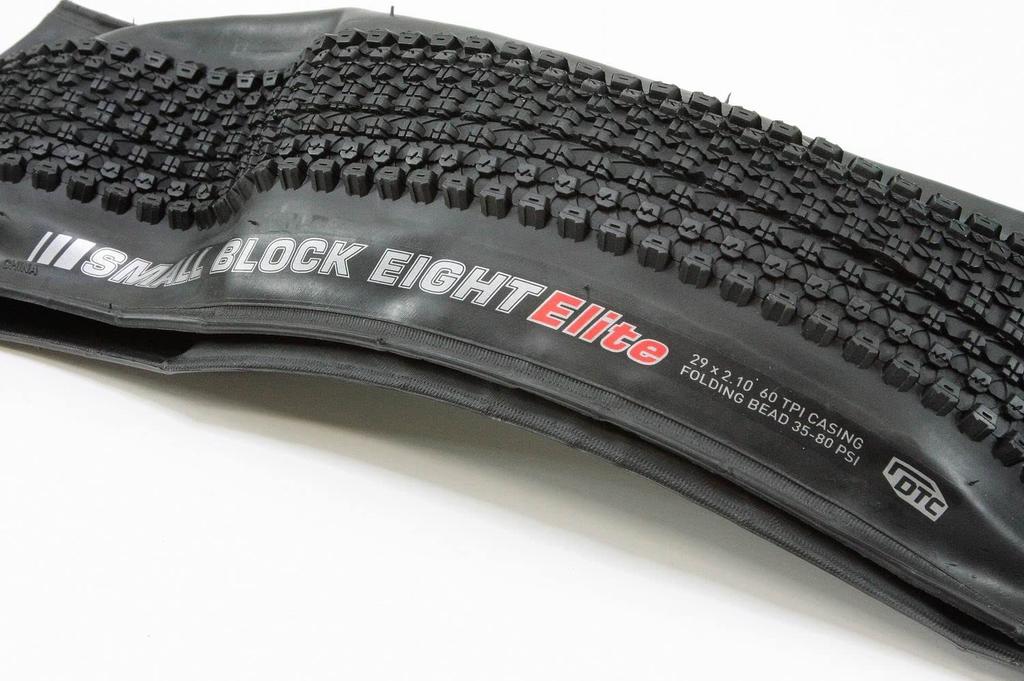 Lightweight, foldable KENDA Small Block 8 K1047 mountain bike tire, 29x2.1 Elite.