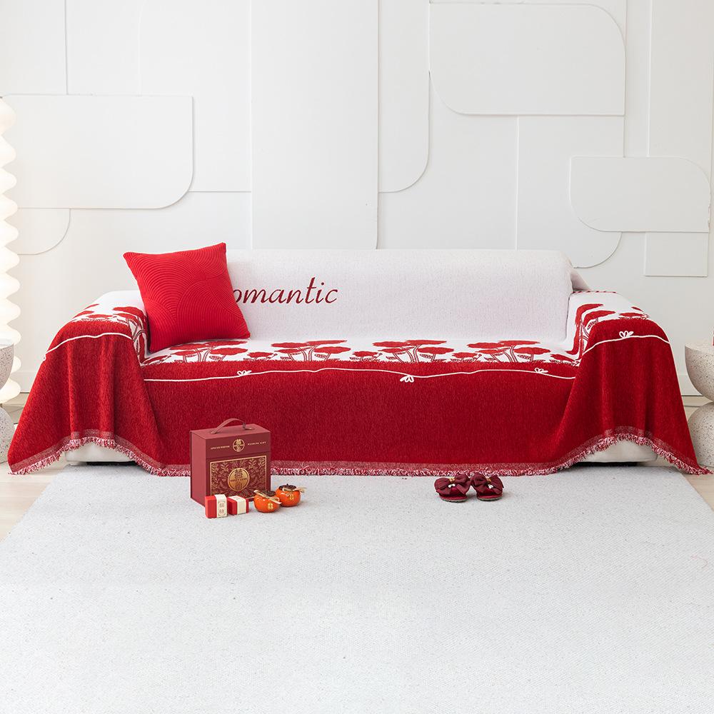 Chinese-style Red Sofa Towel. My Family Has A Chenille Sofa Cover Cloth That Is Suitable for All Seasons and A Rose Bouquet Sofa Cover Blanket.