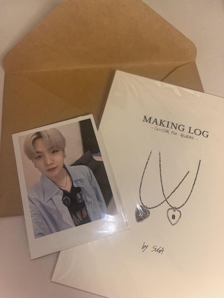 [USED] BTS Yoongi Artist-Made Guitar Pick Necklace Black