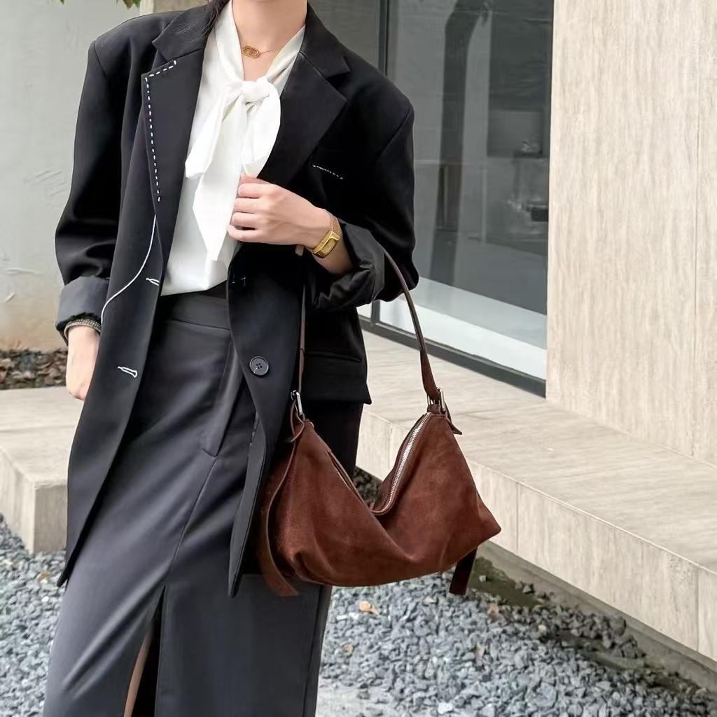 2025 New Style Cowhide Genuine Leather Underarm Bag Women's Simple Version Fashion Handheld Bag Large Capacity Single Compartment Crossbody Bag