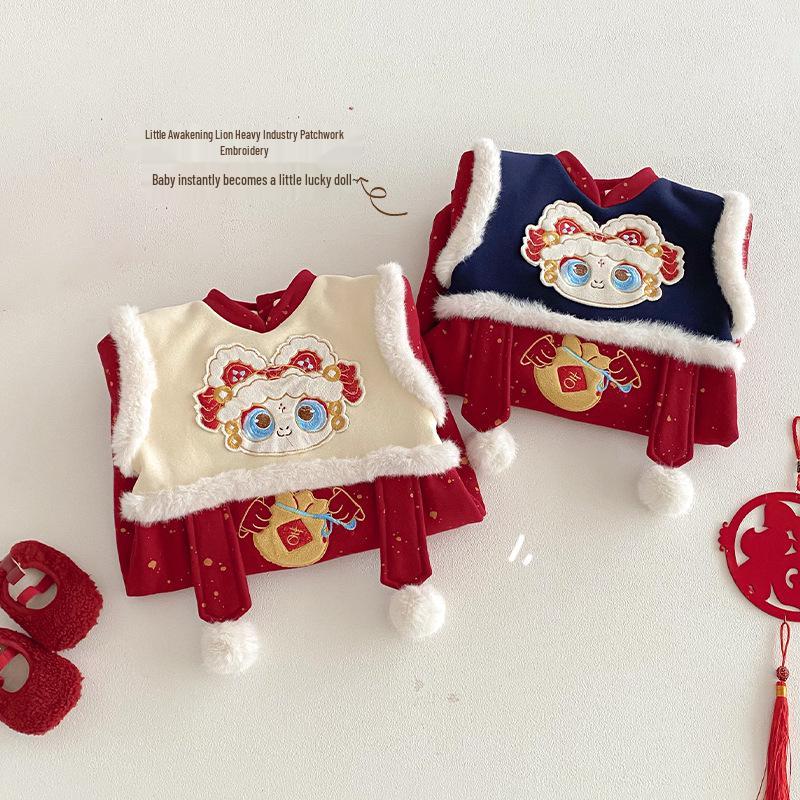 Neujahrs-Baby-Strampler 2025: Bestickter Samt mit Bommeln - Super süßes Winter-Neugeborenen-Outfit für das Chinesische Neujahr.