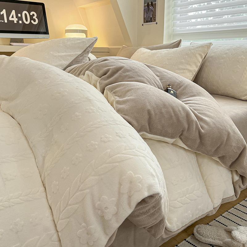 

Молочный бархатный коралловый бархатный пододеяльник, цельный зимний комплект пододеяльников, комплект из трех предметов, зимний теплый комплект из четырех предметов Quilt cover 150*200cm