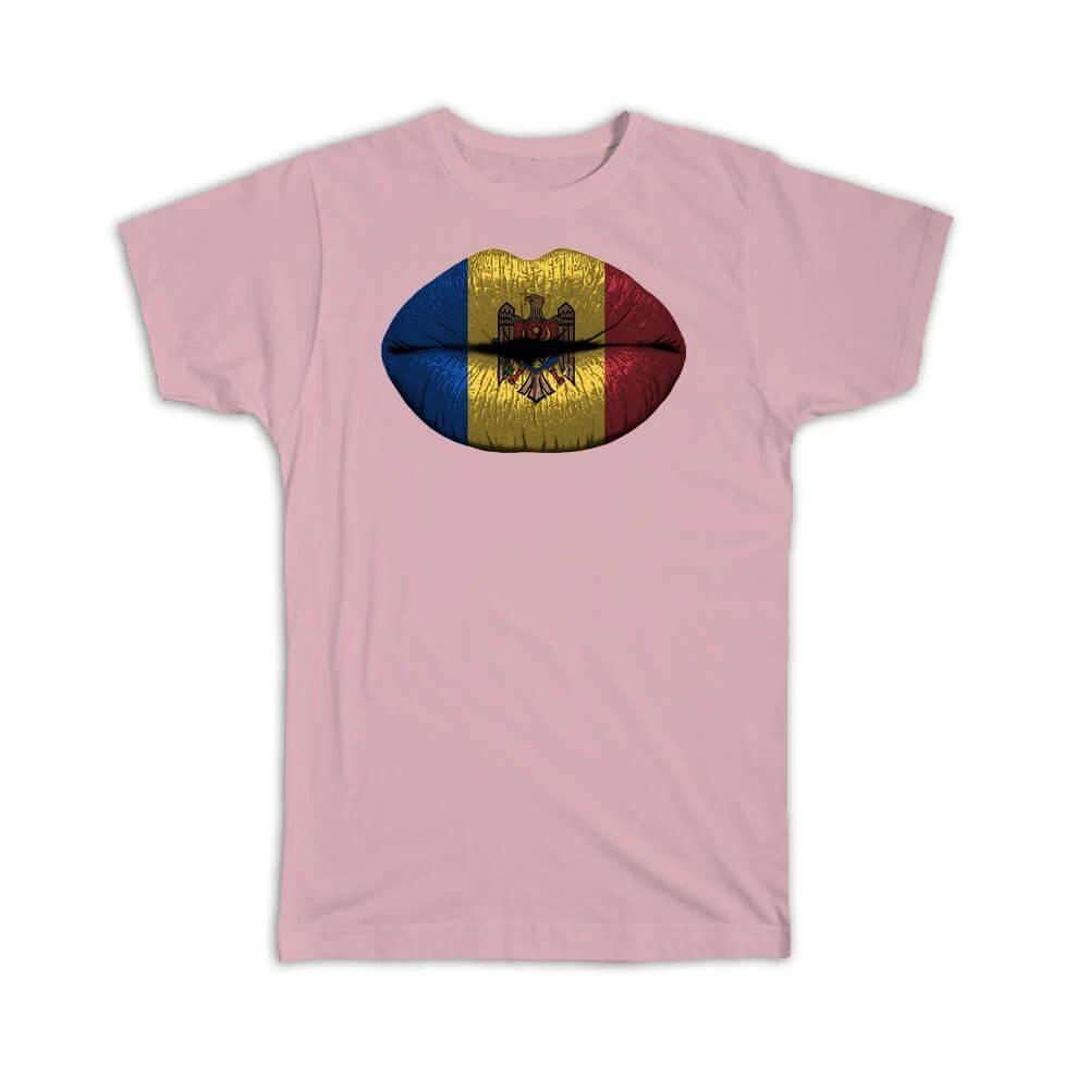 Gift T-Shirt : Lips Moldovan Flag Moldova Expat Country For Her Woman Feminine M