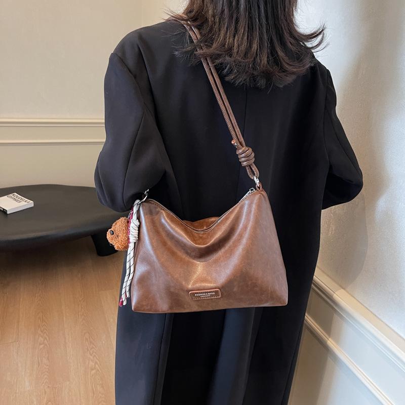 Retro Matte Small Bag Women 2025 New Casual Versatile Messenger Bag Commuter Shoulder Bucket Bag