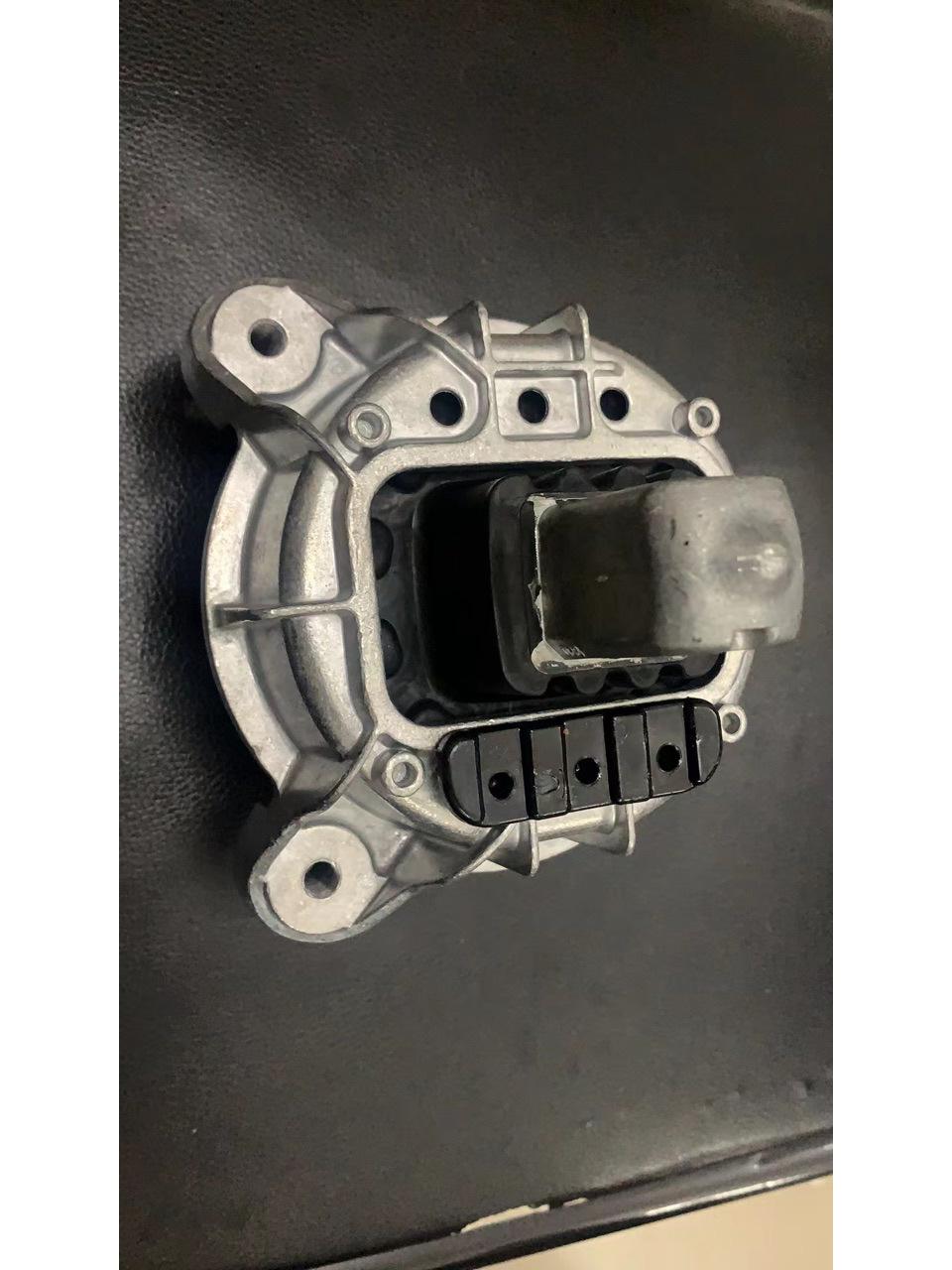 

BMW F07/F10/F11/F18 Резиновая подушка опоры двигателя (Номер детали #22117935149)