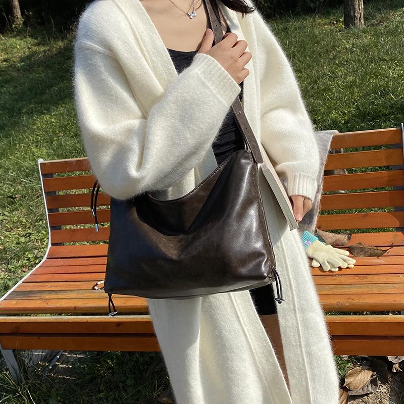 Embroidery thread foreign style large capacity women's bag 2025 fashion trend shoulder messenger bag strap handbag