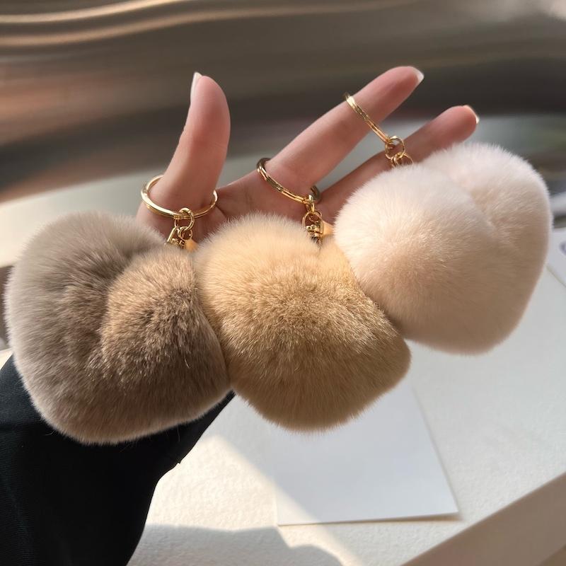 [Cute little love] Real Rex rabbit hair heart-shaped car keychain pendant ins hair pom-pom book bag pendant