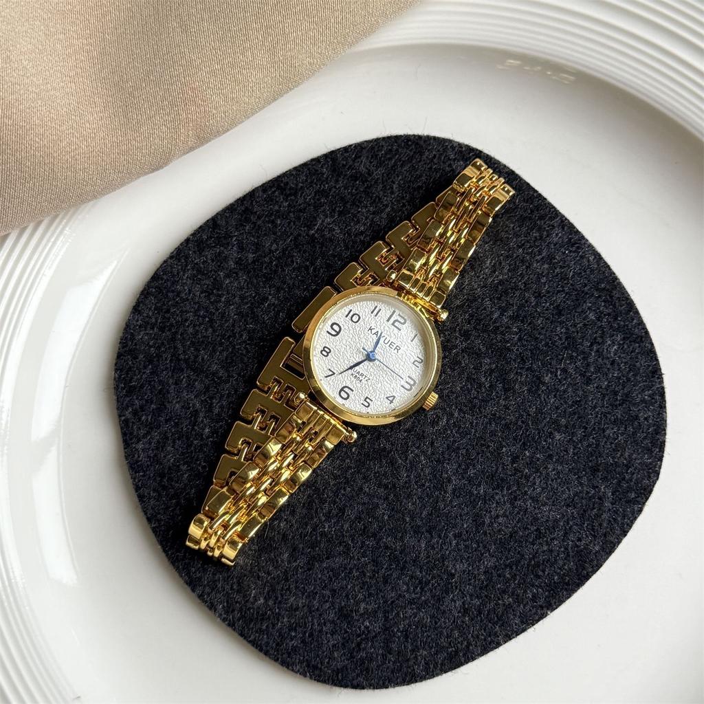 Wind Small Disc Simple Bracelet Watch Women'S Exquisite Retro Versatile High Value Digital Surface Fashion Quartz Watch