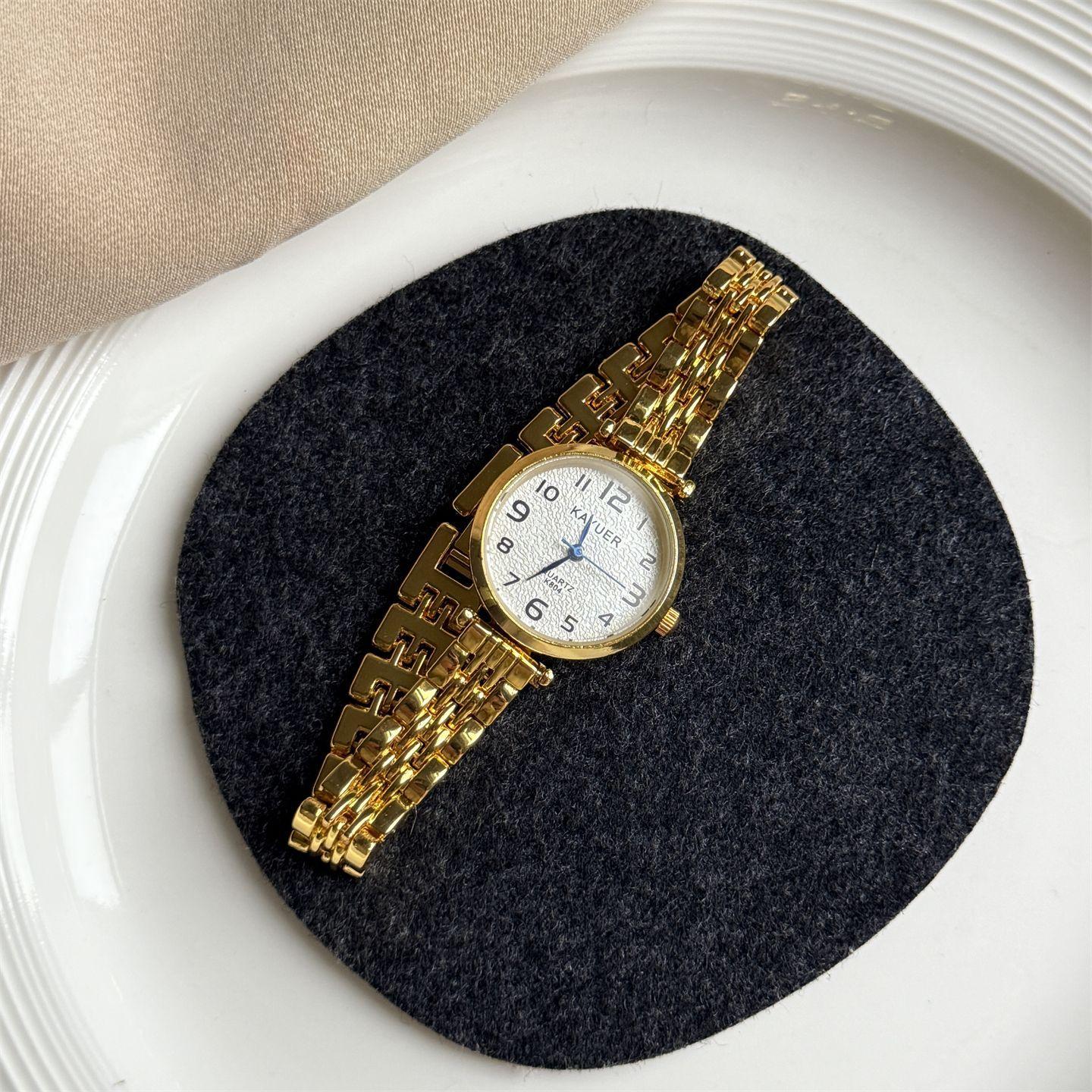 

Wind Small Disc Simple Bracelet Watch Women S Exquisite Retro Versatile High Value Digital Surface Fashion Quartz Watch