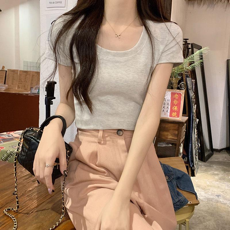 Burgunderweißes schlankmachendes kurzes Top für Damen Sommer 2024 neu reine Baumwolle rechte Schulter bedeckendes Kurzarm-Unterzieh-T-Shirt