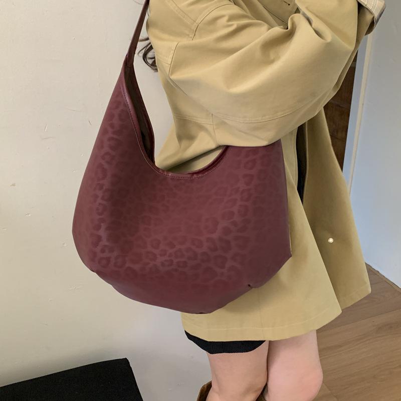 Retro bag women's large capacity 2025 new autumn and winter simple versatile shoulder underarm bag commuter tote bag