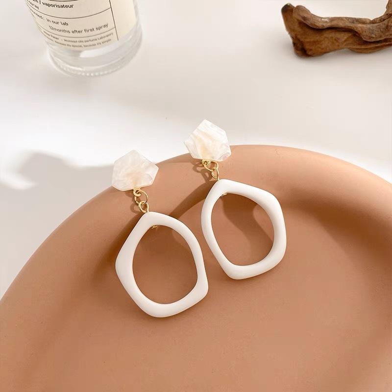 Niche Design Sense Retro Hong Kong Style Acrylic Earrings Women, Temperament Light Luxury Holiday Style Long Earrings Earrings