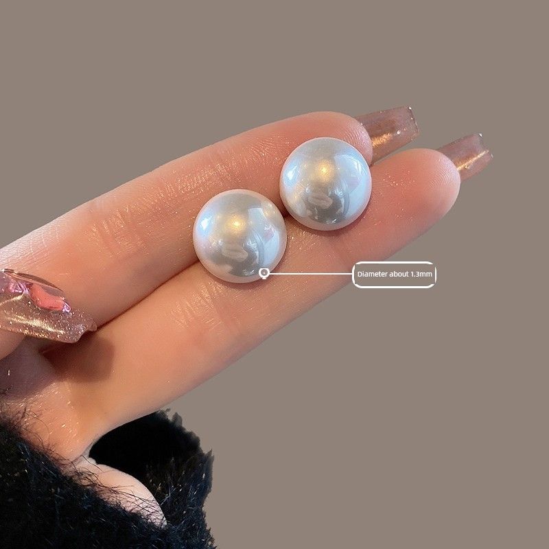 

INS Retro Oversized Women s Fancy Pearl Stud Earrings Small size pearl stud earrings
