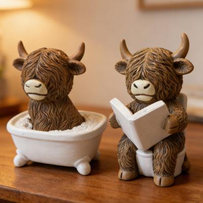 Highland Cow Bathroom Figurine Funny Scottish Cattle Sitting On Toilet Statue Resin Calf Bathing Sculpture for Home Tiered Tray Table Fireplace Decor