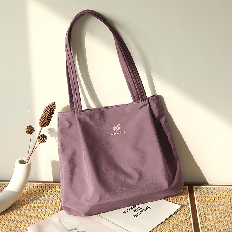 Minimalist Tote Bag with Spacious Interior and Smooth Finish, Ideal for Daily Use and Casual Outings