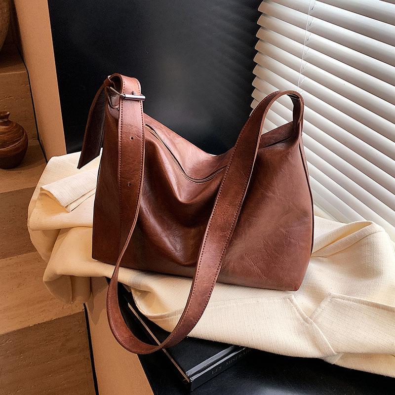 

Весенняя простая однотонная женская повседневная новая ретро большая вместимость плечевая кроссбоди сумка-тоут женская большая коричневый