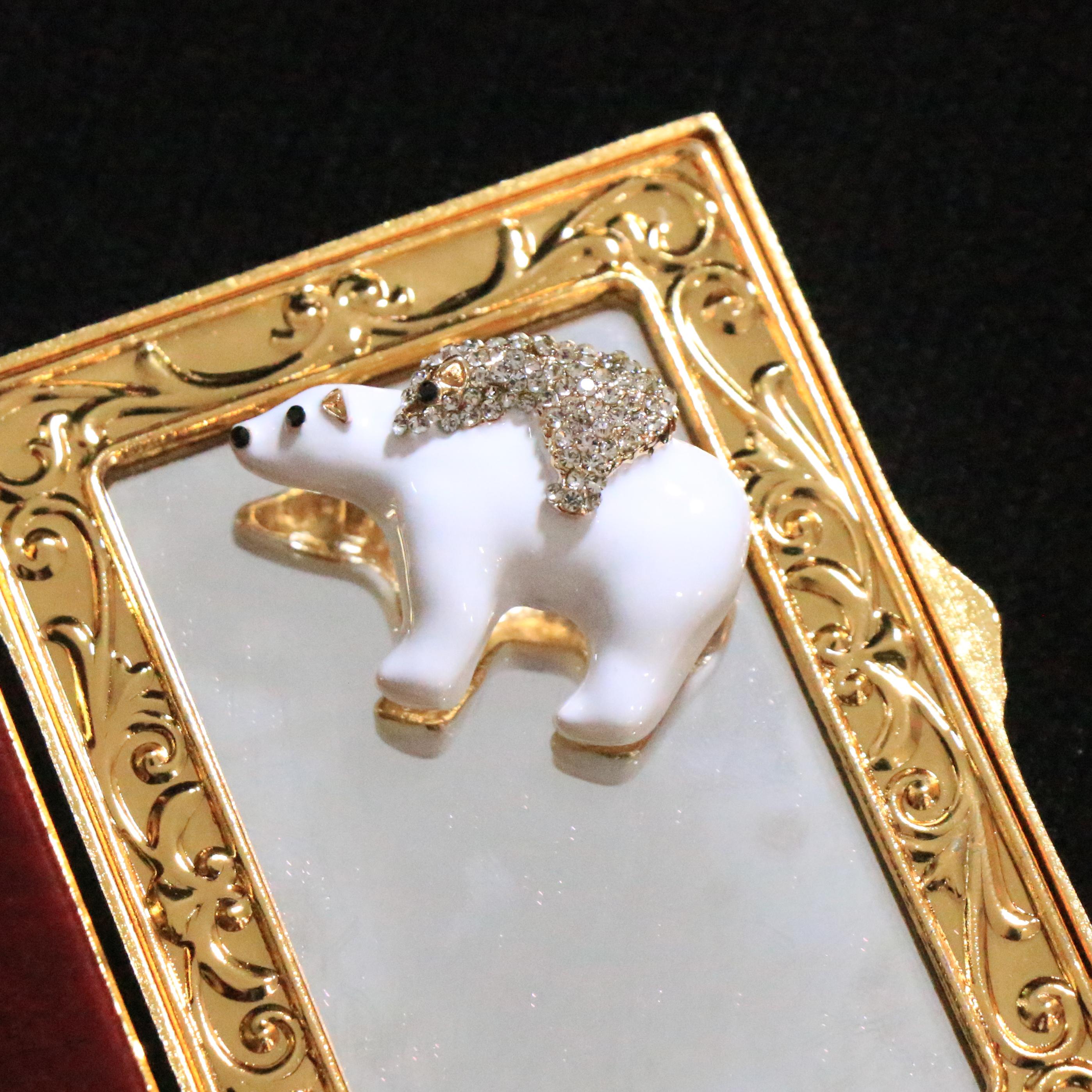 

SKEDS Black and White Polar Bear Brooch Cute Animal Series Pin Women s Fashion Corsage for Cocktail Party Jewelry білий