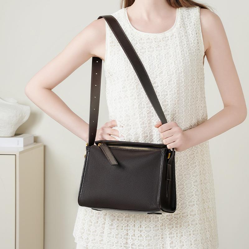 Hot-selling new leather premium pillow bag women's commuting versatile first-layer cowhide large-capacity shoulder messenger bag