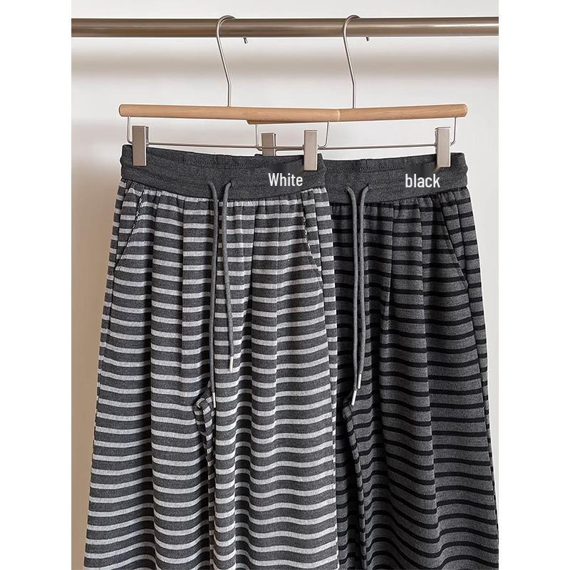 

Женские полосатые весенние брюки с широкими штанинами - Свободный крой, Эластичная талия, Кулиска, Прямые штанины, стройнящие фигуру. 3XL серый/чёрный