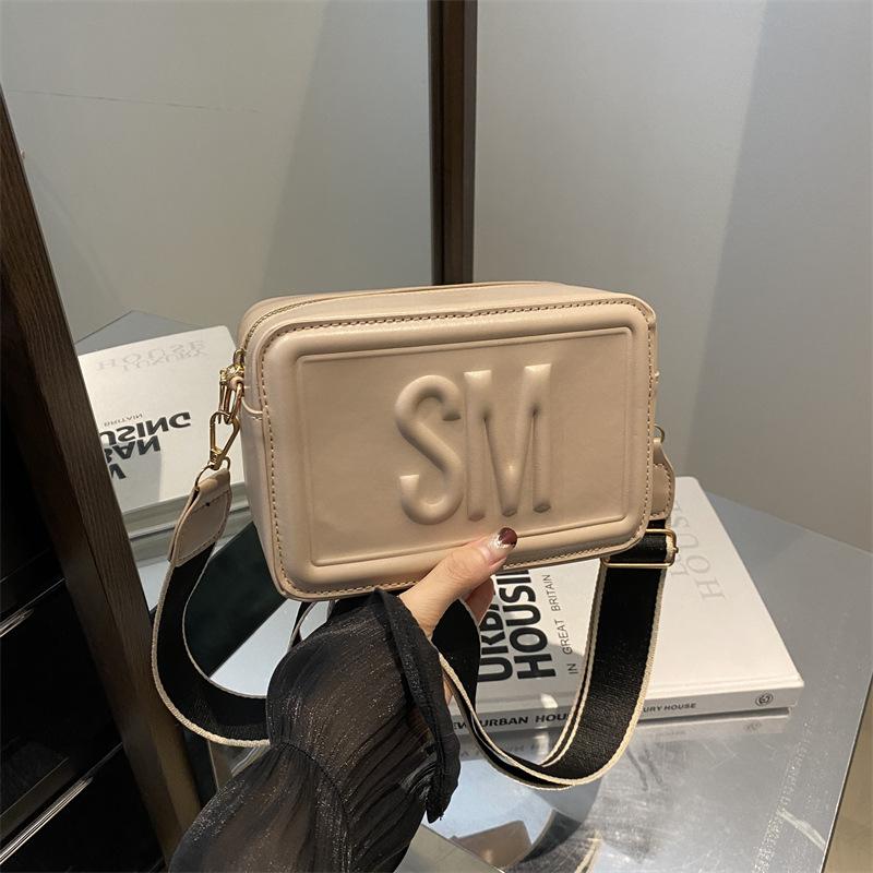 Commuter Small Square Bag 2025 Spring Personalized Fashion New Trend Messenger Shoulder Bag Casual High Value Wide Shoulder Strap