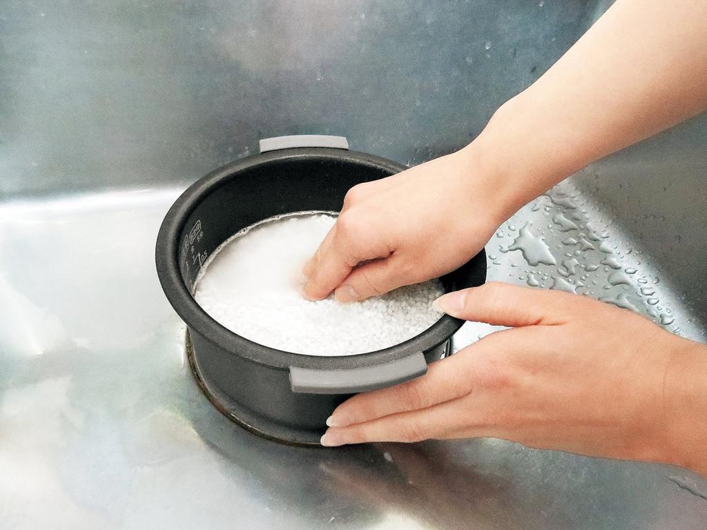 Sharp Rice Black Thick Spherical White KS-C5K-W Cooker, 3-cup, Pot, Cooking,