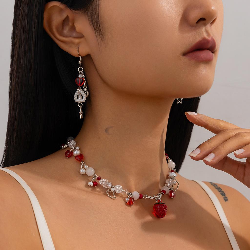 Pastoralny naszyjnik z zawieszką w kształcie truskawki z imitacji pereł, prosty zestaw naszyjników z frędzlami w kształcie serca