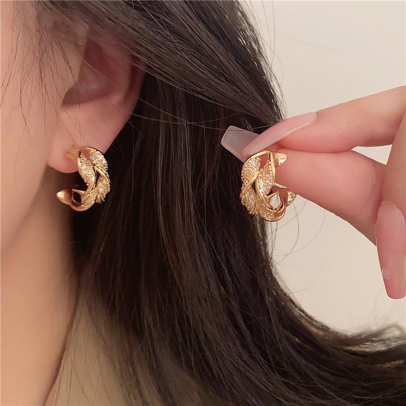 

Zircon C-shaped earrings light luxury high-end temperament versatile stud earrings women s niche fashion exquisite earrings