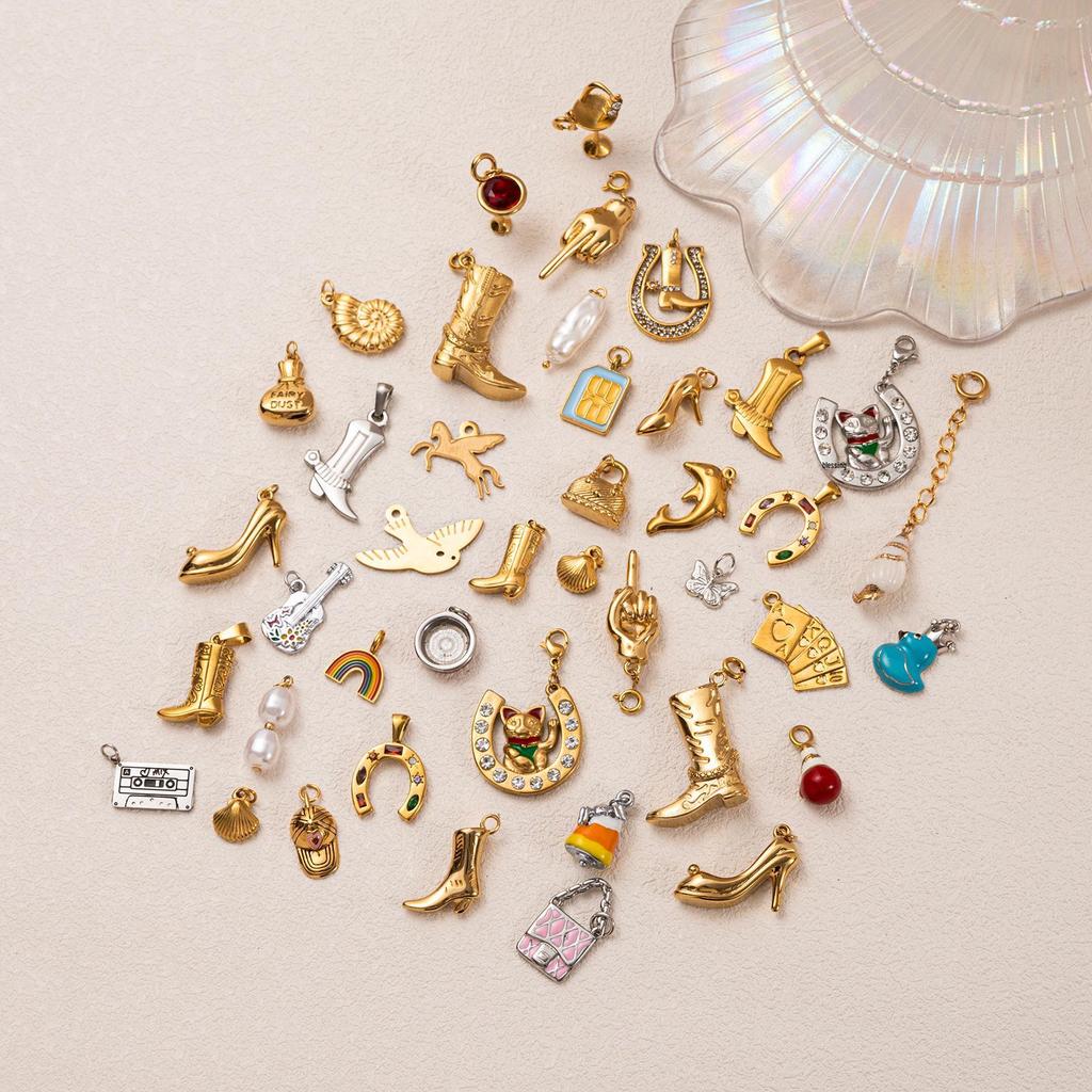 Europäisch-Amerikanischer Edelstahl-Hufeisen-Anhänger, 18K Goldbeschichtet, Farberhaltend, DIY Schmuckzubehör.