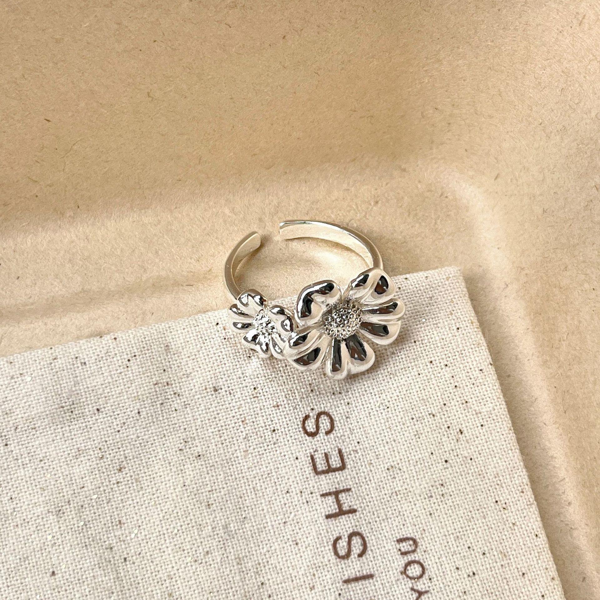 Women s large flower-shaped ring - elegant and versatile finger ring, index finger ring, alloy ring