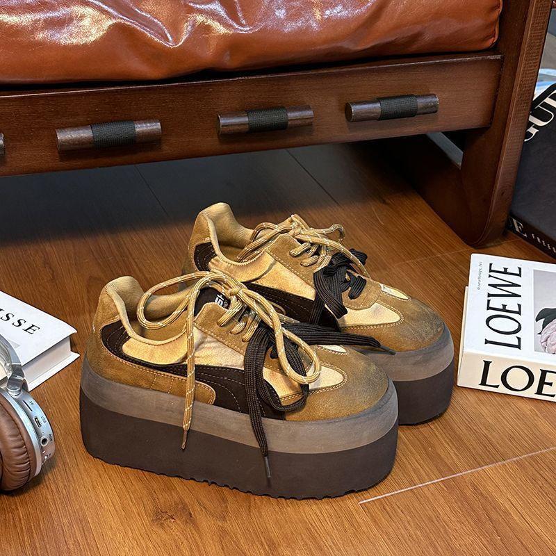 Retro polierte Muffin-Plateauschuhe deutsche Trainingsschuhe Damen neue vielseitige kleine höhenerhöhende lässige Board-Schuhe