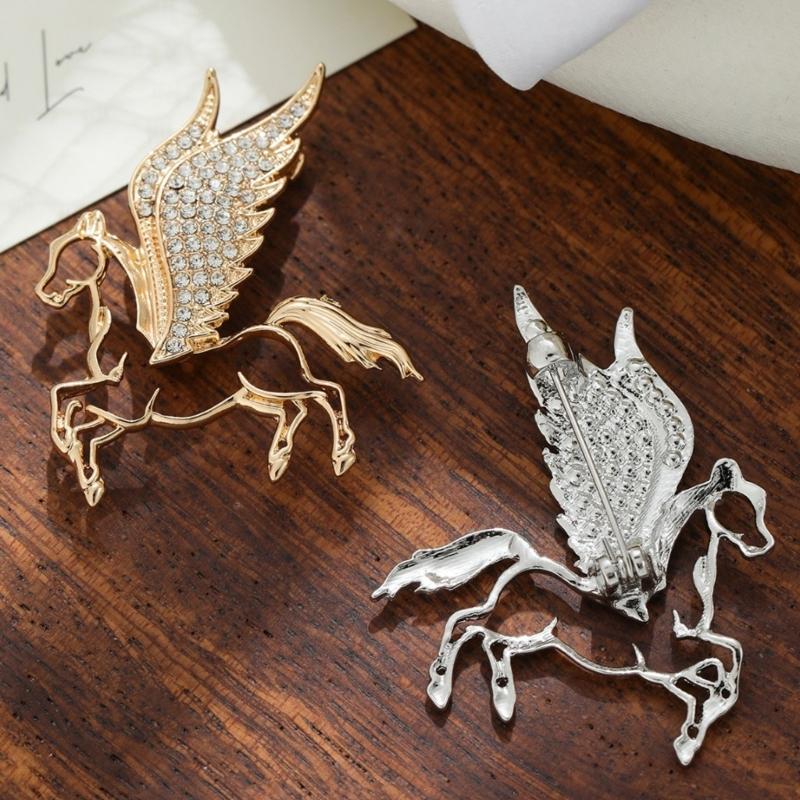 Stylish Brooch Multifunctional Accessory Flying Horse Badge Animal Brooch Perfect for Fashion Enthusiasts Present