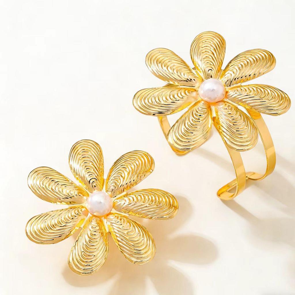 Elegant Gold Seven-Petal Flower Bracelet and Ring Set - Luxurious Retro Fashion