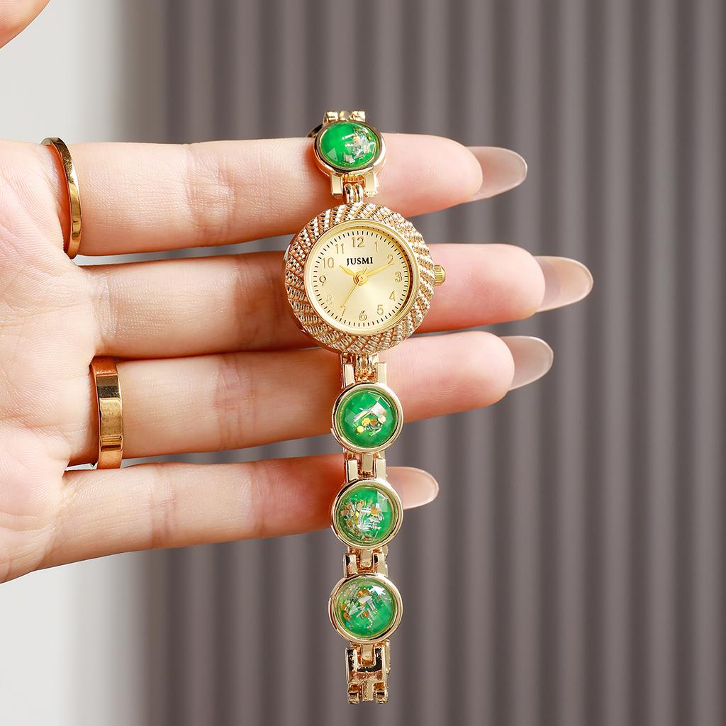 Fashionable, Personalized, Trend-setting Pearl Dial Gemstone Strap Ladies' Quartz Watch Suitable for Daily Wear and Christmas Gi