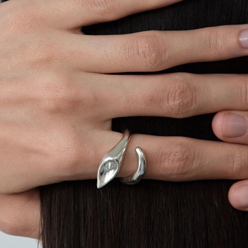 Stilvoller minimalistischer geometrischer Ring für Frauen mit einzigartigen Ins-Modeelementen