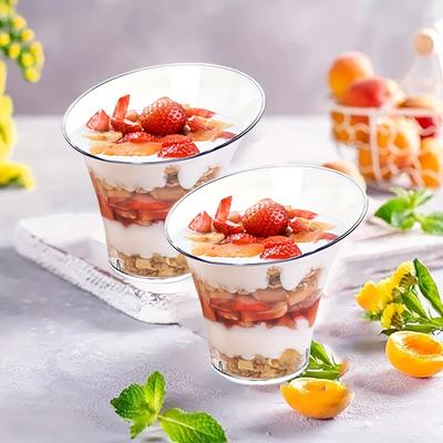 Lot de 20 gobelets à dessert en plastique transparent avec 20 cuillères, récipients ronds inclinés et jetables pour fêtes et événements