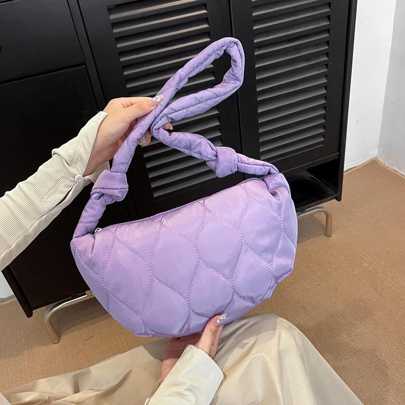 IELGY Versiunea coreeană de mare capacitate pentru femei a geanților cu găluște oblic cu un singur umăr, geantă moon retro din nailon brodat