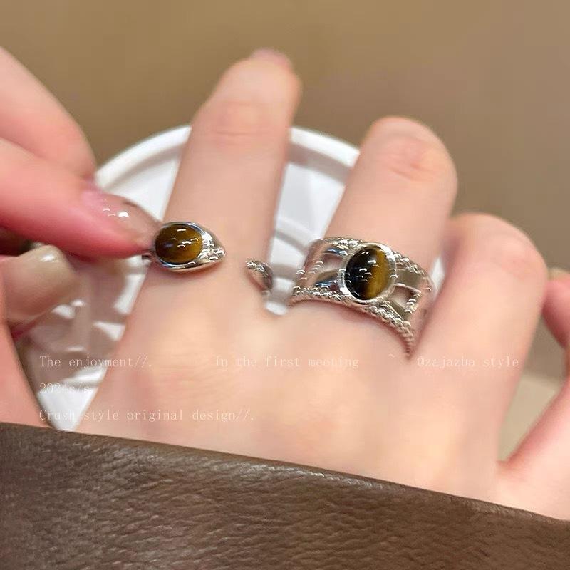 Tiger-eye Stone Flower Ring - Women's Niche Vintage Open-style Ring for Index Finger - Luxurious and High-end Finger Ring