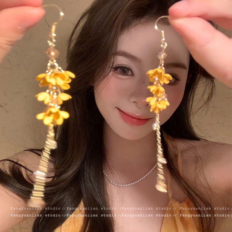 

Beautiful Roaring Purple Mesh Tassel Flowers Earrings for Women Elegant Long Eardrop Stud Earrings Unique Exaggerated Earrings