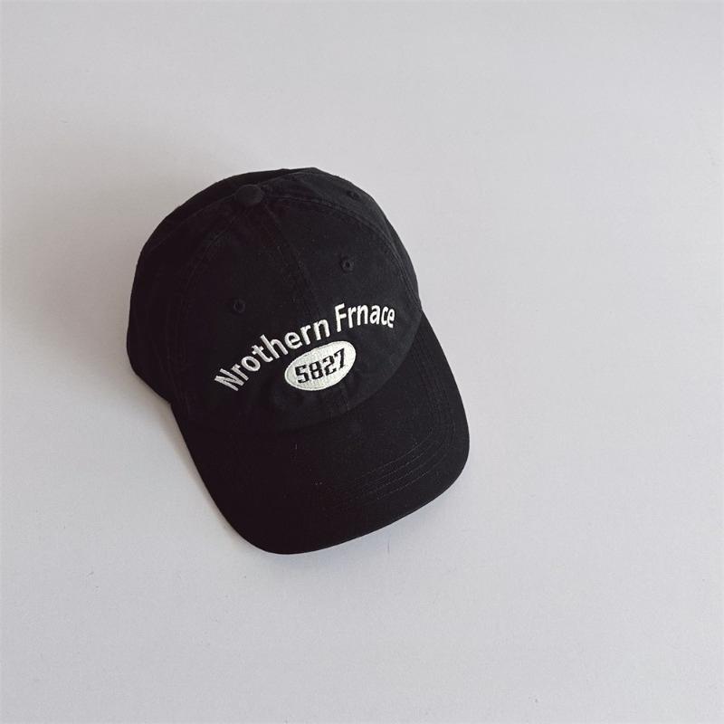 Children s Baseball Cap Small Letter Embroidered Soft Top Sun Hat Trendy Versatile Baseball Cap for Boys and Girls чёрный