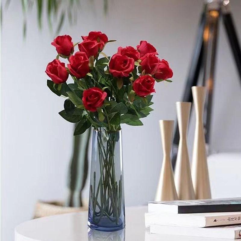 10 Stück/Lose Rose Künstliche Blumen Heim- und Wohnzimmerdekoration Einen Strauß in der Hand halten Esstisch Blumenschmuck Hochzeitsfeier Zubehör