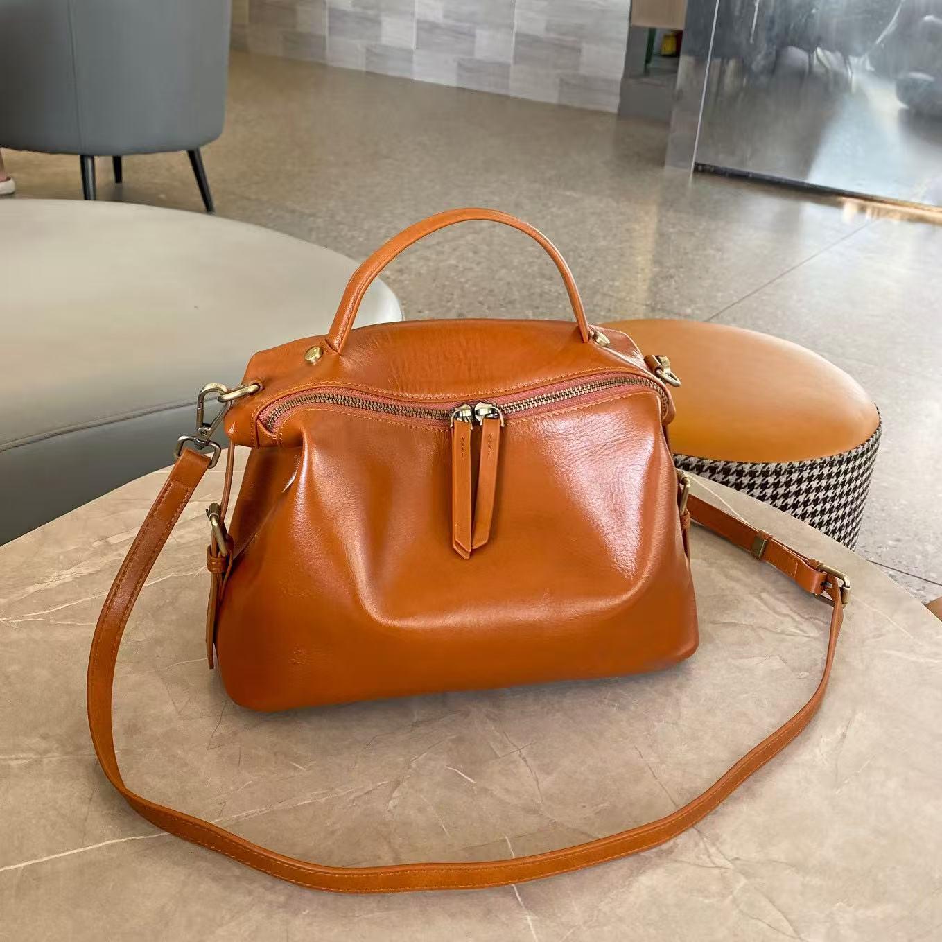 

Versatile Women s Crossbody Shoulder Bag - Vegetable-Tanned Top-Grain Cowhide, Zipper Dumpling Design, Large Capacity for Daily Commute 27*11*19CM