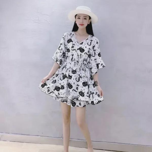 Plus Size Women's Summer Lace Collar Slimming Two-Piece Set: Short Sleeve Top & Printed Shorts