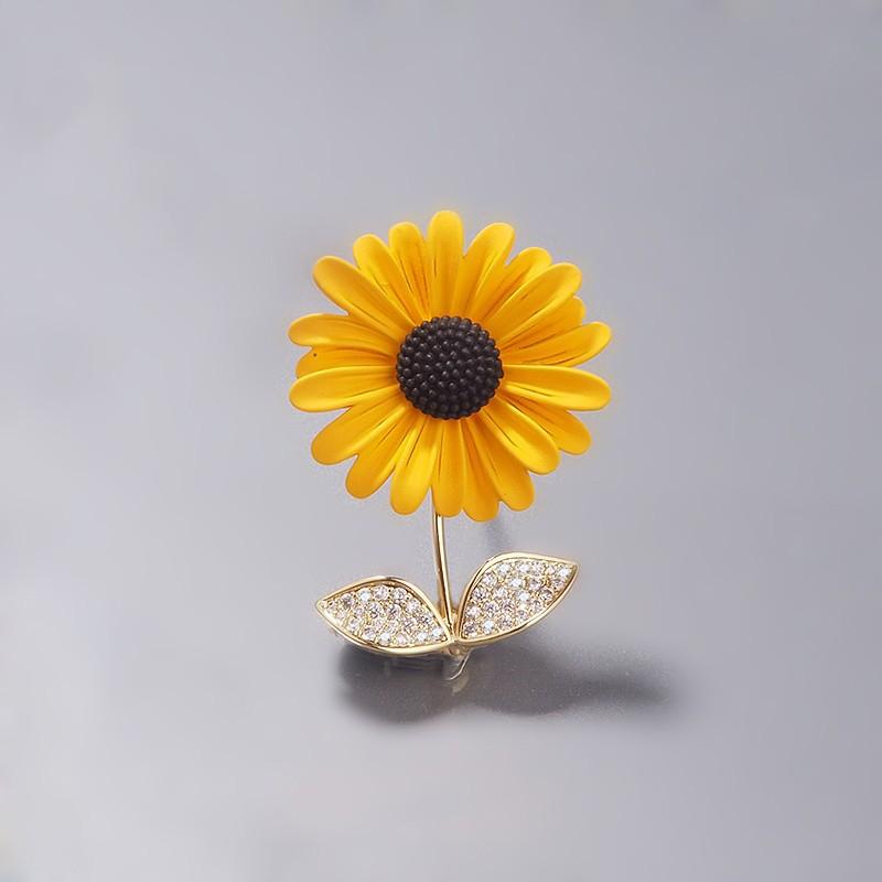 Take Kwai Han's cute sunflower sunflower brooch women's high-end suit accessories sweater pin in one fell swoop