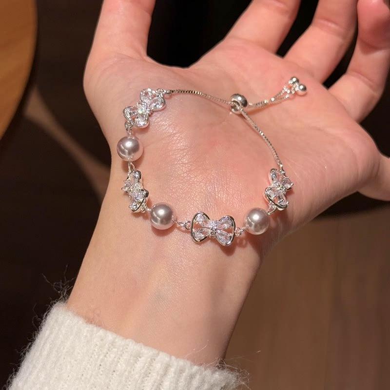 Zircon Bow Pearl Bracelet: Heart Light Collection - Fashionable, Versatile Wrist Accessory for Women